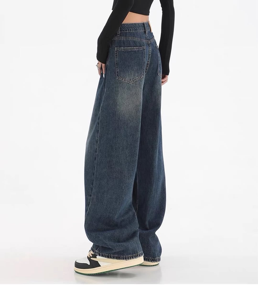 Washed baggy jeans