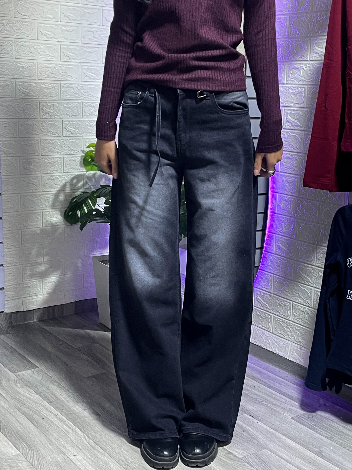 Loose Fit - Lace Detail