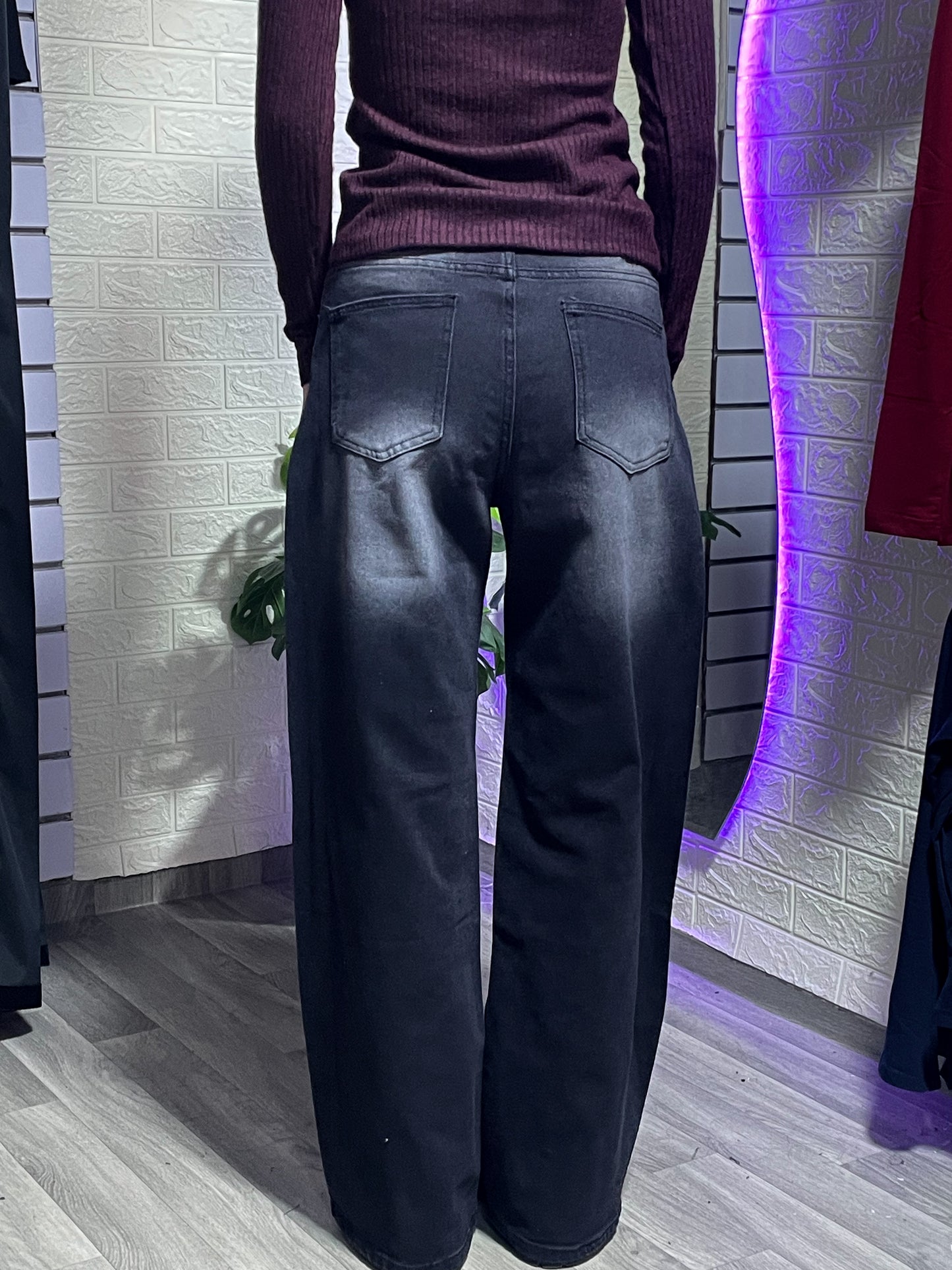 Loose Fit - Lace Detail